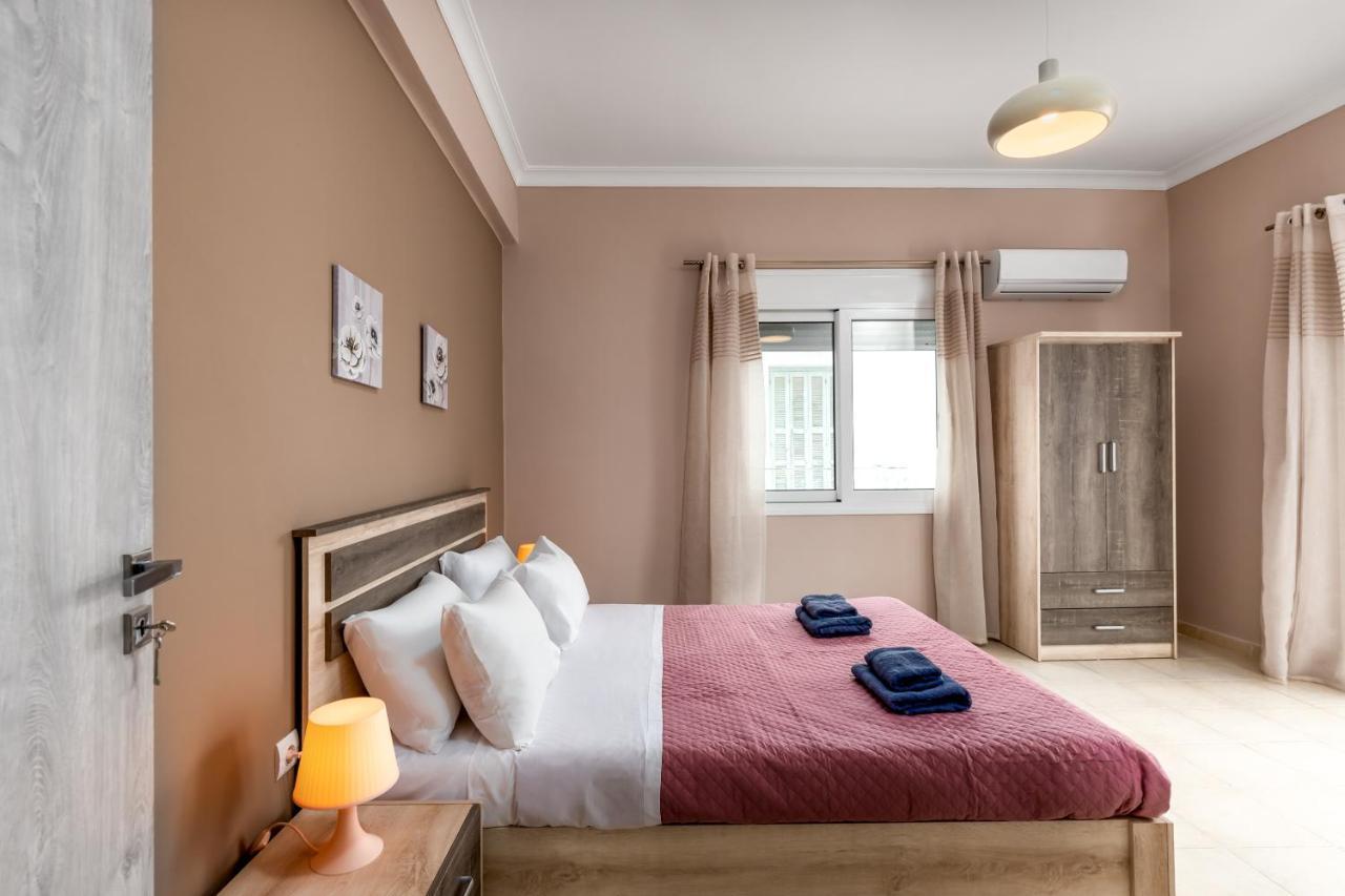 Townhall Apartment's