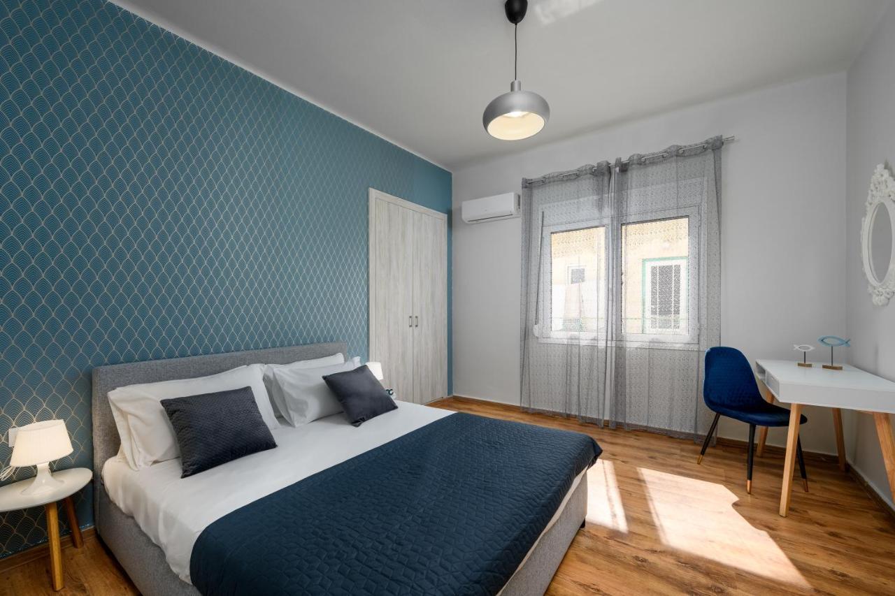 Townhall Apartment's *